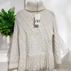 ZARA フリンジ付きホワイトニットセーター. S