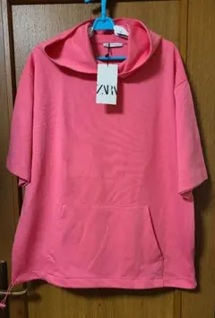 新品未使用 ZARA XL ピンク フード付き半袖パーカー メンズ 半額以下のサムネイル