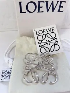 LOEWE シルバー リボンブローチ LOEWE シルバー リボンブローチ