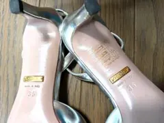 GUCCI シルバーパンプス