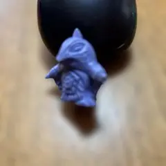 ウルトラマンシリーズの怪獣「ベムスター」の紫の怪獣消しゴム（通称：怪消し）