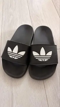 adidas ブラック サンダル　22.5センチ