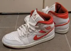 Nike Air Jordan 1 MID SE ホワイト/オレンジ 26.5