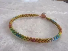 ハンドメイド マクラメ編みブレスレット（金糸×レインボー・ムーンストーン付き）