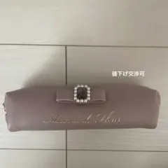 Maison de FLEUR パールビジュー合皮ロングポーチ ピンクベージュのサムネイル