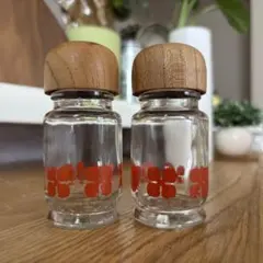 昭和レトロ✨日本製 花柄 スパイスボトル 2個 木蓋 ガラス 調味料入れ 卓上のサムネイル
