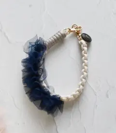 パラコード　スマホハンドストラップ　ゴールド　ネイビー　青　チュール　ボタン