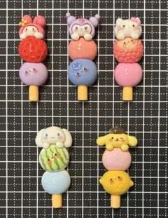 サンリオ　お団子　デコパーツ5コ