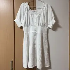 【最終値下げ‼️】ホワイト 半袖 Aラインワンピースのサムネイル