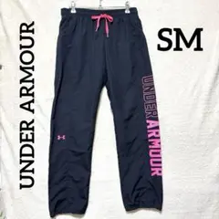 UNDER ARMOUR ジャージパンツ 黒　裏地メッシュピンク　文字ロゴピンク