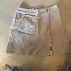 burberryベージュ ミニスカート フロントボタン付き 150a