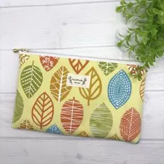 フラットポーチ♡リーフ柄　カラフル　通帳　お薬手帳