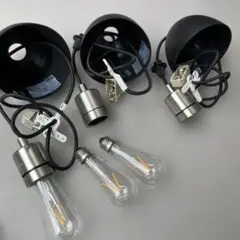 IKEA Skaftet と電球の3セット