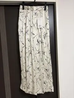 【新品未使用タグ付】ミラオーウェン　後ろゴムサイドパイピングサテンパンツ