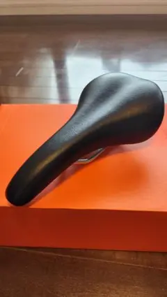 【美品】サドル GIANT 純正 未使用品のサムネイル