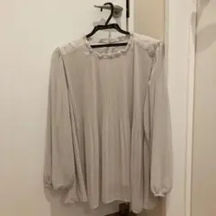 レディース ライトグレー プリーツ シャツ Mサイズ
