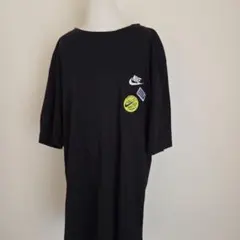 Nike オーバーサイズ Tシャツ ブラック ワンポイントロゴ刺繍 ワッペンロゴ