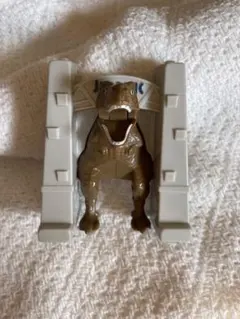 USJジュラシックワールド　マクドナルド　コラボ　ハッピーセット　恐竜 おもちゃ