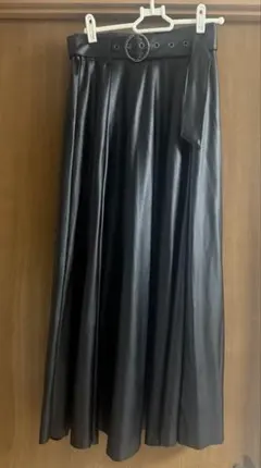 ブラック　レザースカート　黒