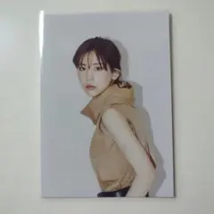 美しい女優　綾瀬はるかさん　写真 ベージュ タンクトップ