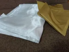 120×190cm ホワイトサテン生地 とゴールドサテンセット