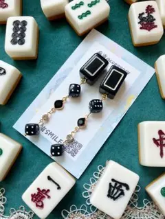 【現品商品】キラゆら麻雀牌ピアス・イヤリング【黒牌の白】