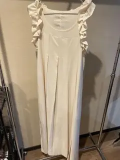 アイボリー フリル ノースリーブ ワンピース S 131