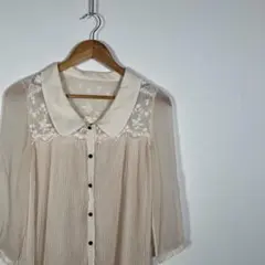 美品 ミニマムミニマム チュニック ブラウス M ベージュ 刺繍 レースプリーツのサムネイル