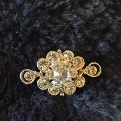 銀色のクリスタル帯留め