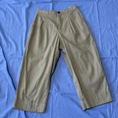 ジーユー　チノタッククロップドパンツ