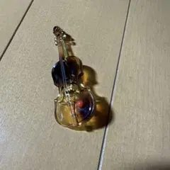 鼈甲ブローチ　バイオリン　サンゴ付き