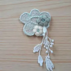 a69 ミナペルホネンアクセサリー　ブローチハンドメイドsmilefIower