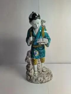 九谷焼。『色絵 二宮金次郎立像』、オブジェ、置物、窯傷有、銘無、合せ箱付 九谷焼。『色絵 二宮金次郎立像』、オブジェ、置物、窯傷有、銘無
