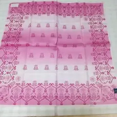 MARIO VALENTINO　白地にピンク模様の大判ハンカチ　薔薇がモチーフ