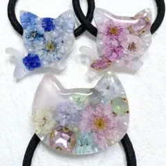 ④レジンヘアゴム。3個セット。大きい猫。マトリカリア。八重咲きコデマリ。かすみ草
