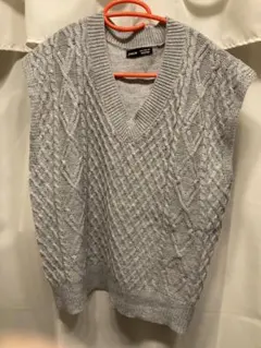 グレー ケーブルニットベスト　日本Lサイズ相当