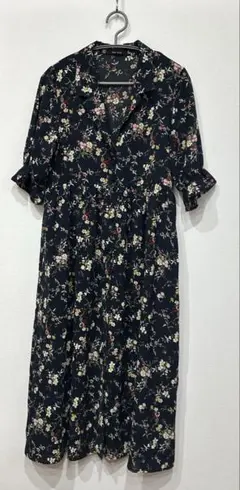 ワンウェイ ロングワンピース ネイビー 花柄 小花柄 Vネック フレア 半袖のサムネイル