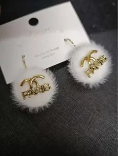 【新品未使用】CC ファー付きゴールドロゴピアス