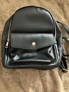 黒の合成皮革リュック・バックパック