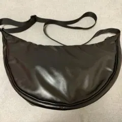ユニクロC レザータッチラウンドショルダーバック　黒
