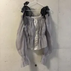 【mily bilet 】オフショルダー 長袖 ブラウスのサムネイル