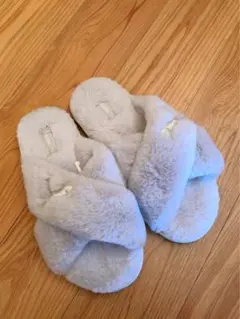 PUMA ファー素材スリッパ　22.0cm