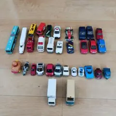 トミカのミニカーとチョロQ３２個