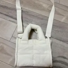 GU ホワイト キルティング ショルダーバッグ