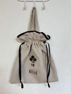 ハンドメイド　リボン刺繍　ベージュ　巾着袋　ドローストリング