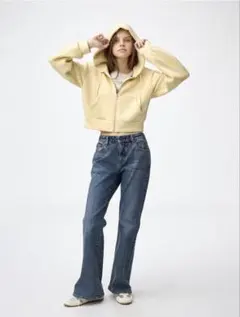 ジーユー　レディース　スリムフレアジーンズ