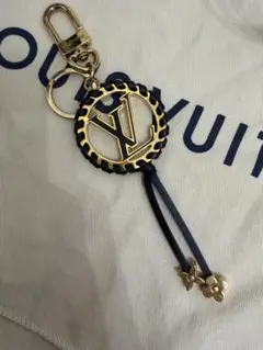 Louis Vuitton キーホルダー ゴールドのサムネイル