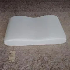 無印良品 寝返りを受け止めるまくら ホワイトのサムネイル