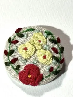 ハンドメイドブローチ・刺繍ブローチ