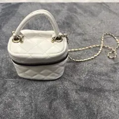 ホワイトキルティングショルダーバッグ